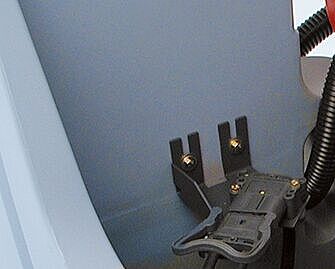 Tank und Technik einer Saugscheuermaschine.